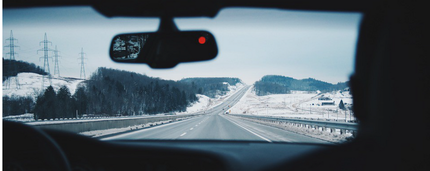 5 zimowych przykazań kierowcy, czyli jak zachować bezpieczeństwo na drodze zimą